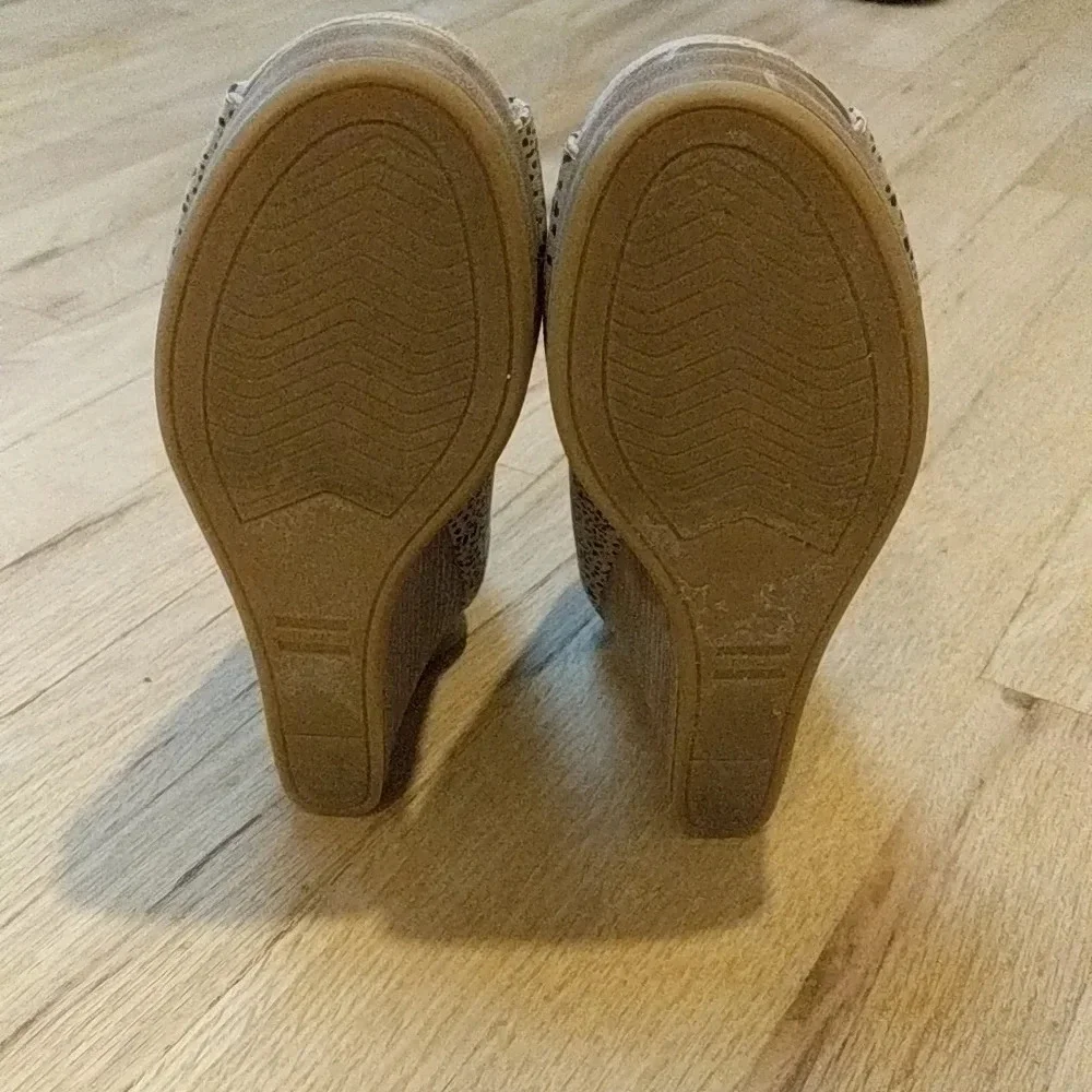 Toms Peep Toe Wedge Sandals, Size 6